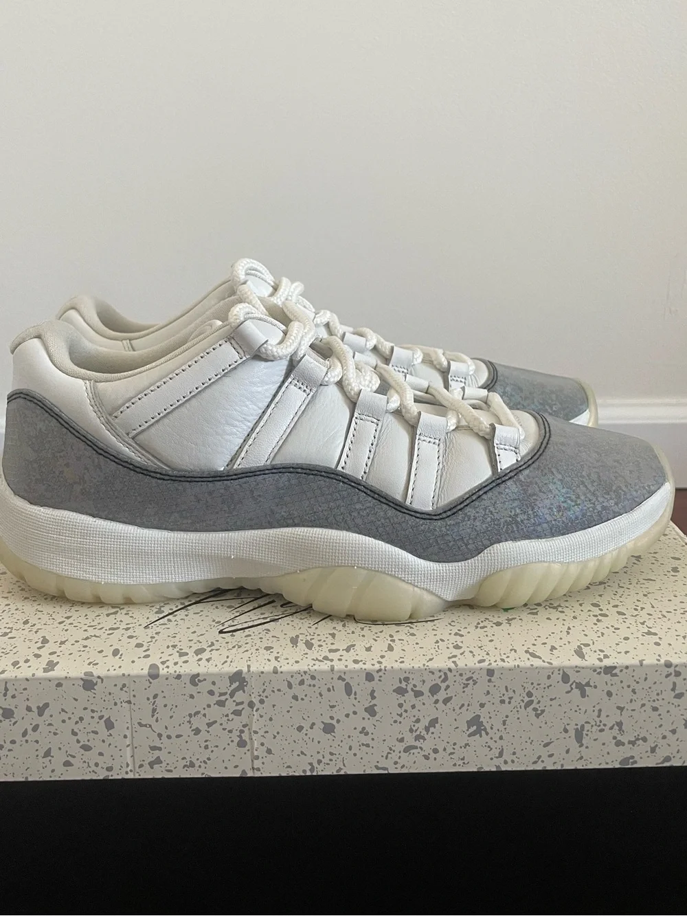 Jordan 11 Retro Low sneakers in US 9.5